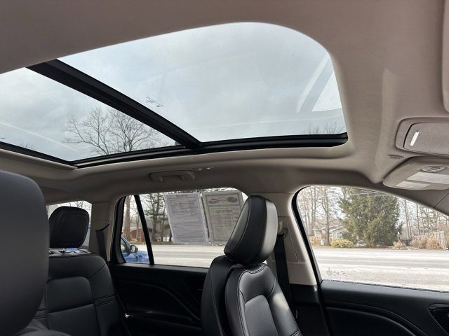 Used 2023 Lincoln Aviator AWD w/ Premium Package image 19