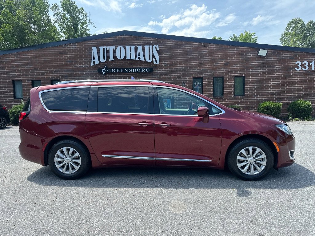 Used 2019 Chrysler Pacifica Touring-L image 8