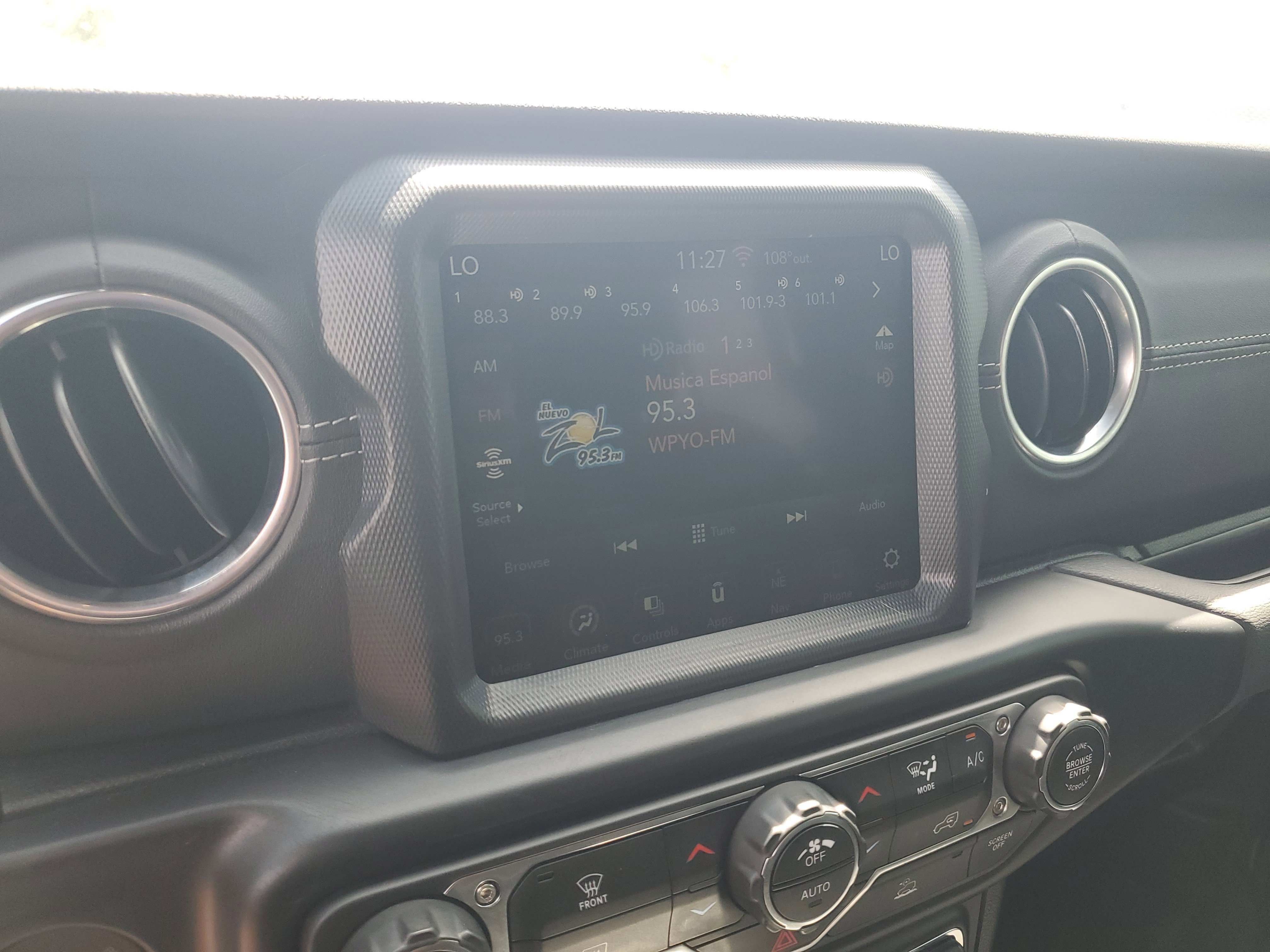 Used 2022 Jeep Wrangler Unlimited Sahara AWD/4WD image 19