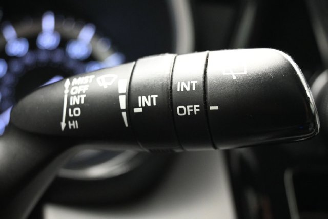 Used 2022 Toyota Highlander XLE FWD image 21