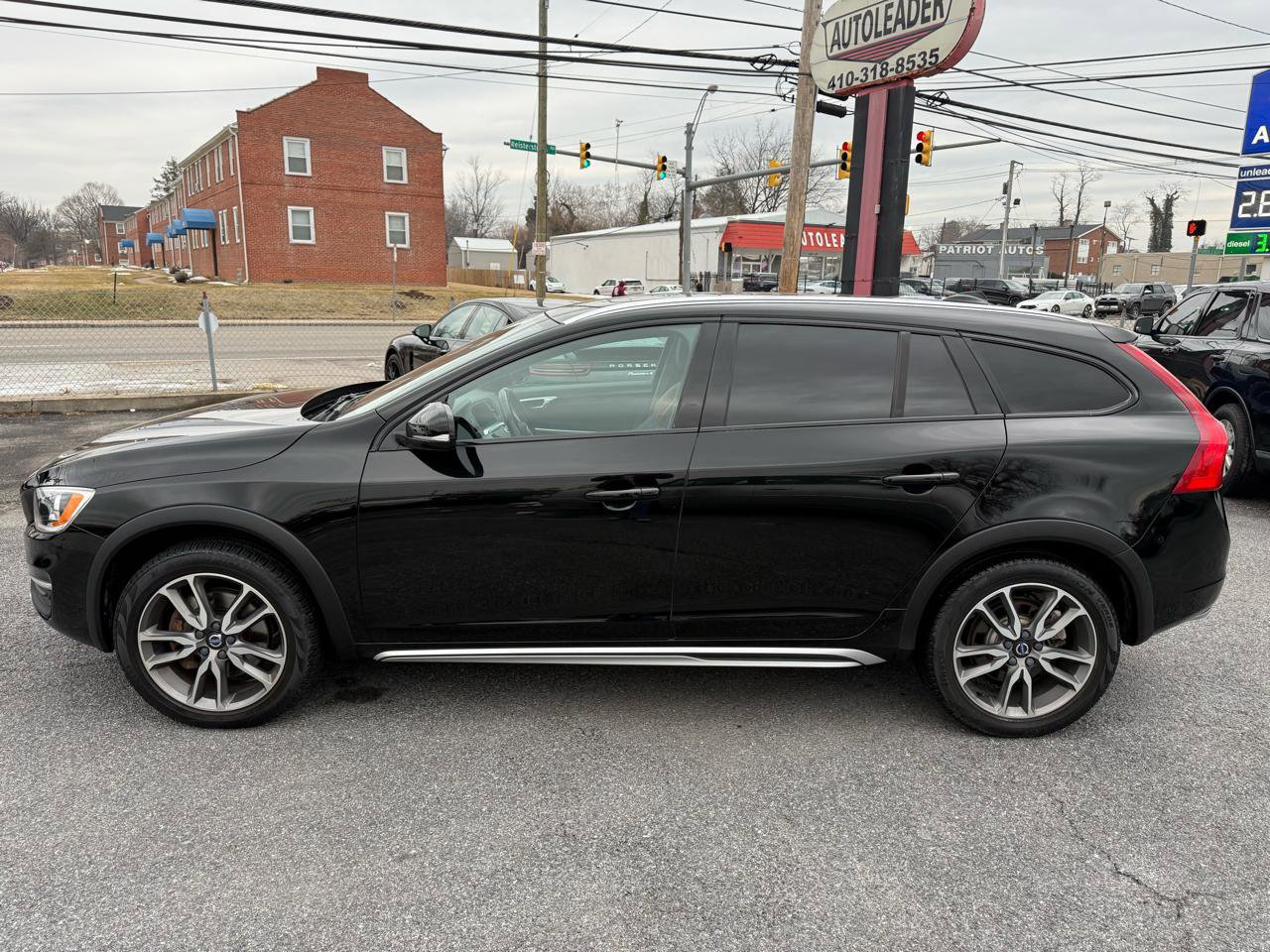 Used 2018 Volvo V60 T5 Cross Country w/ Convenience Package image 7