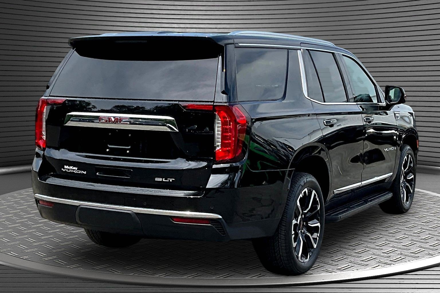 Used 2023 GMC Yukon SLT w/ SLT Premium Package AWD/4WD image 6