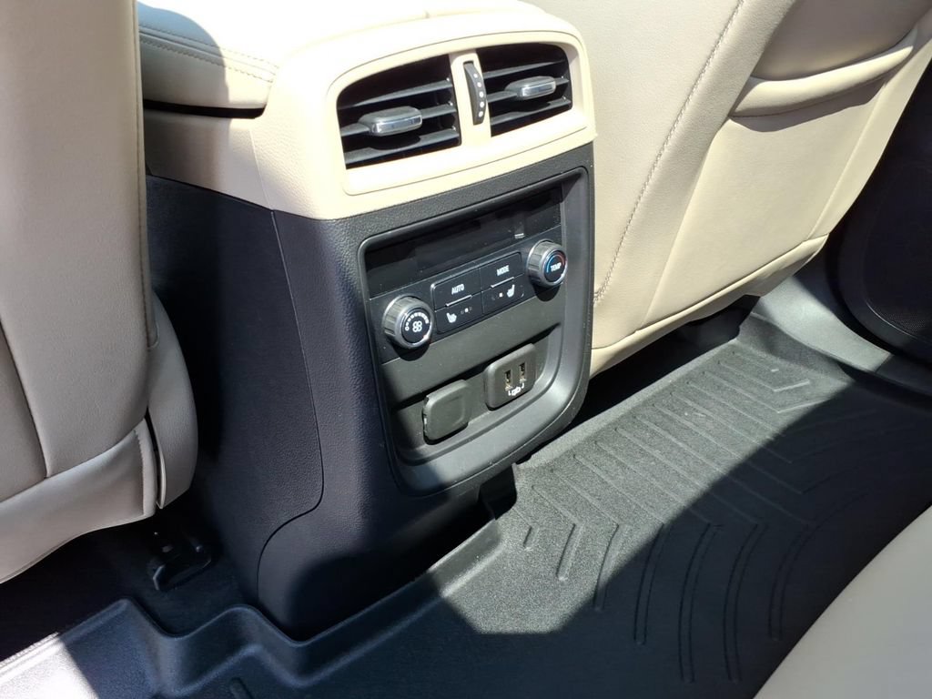 Used 2020 Buick Envision Essence w/ Experience Buick Package FWD image 18