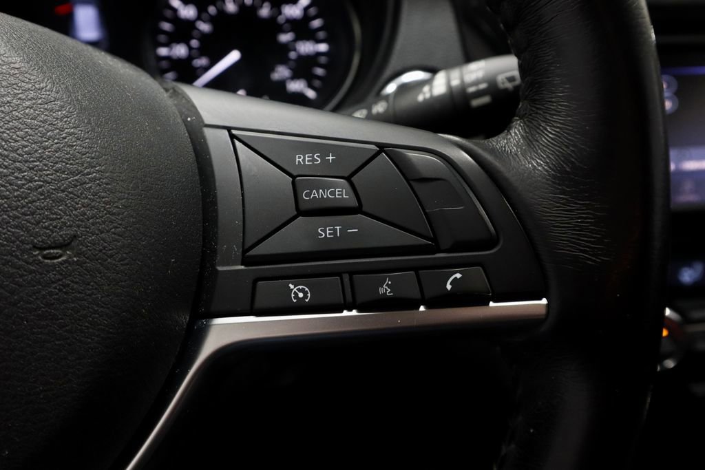 Used 2018 Nissan Rogue SV image 29