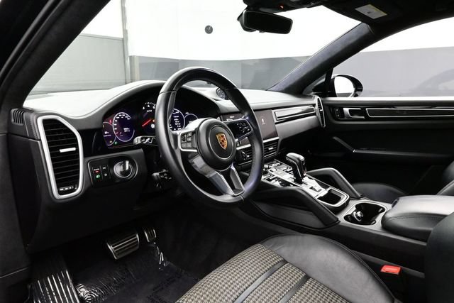 Certified 2023 Porsche Cayenne GTS AWD/4WD image 4