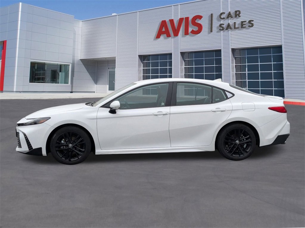 Used 2025 Toyota Camry SE image 2