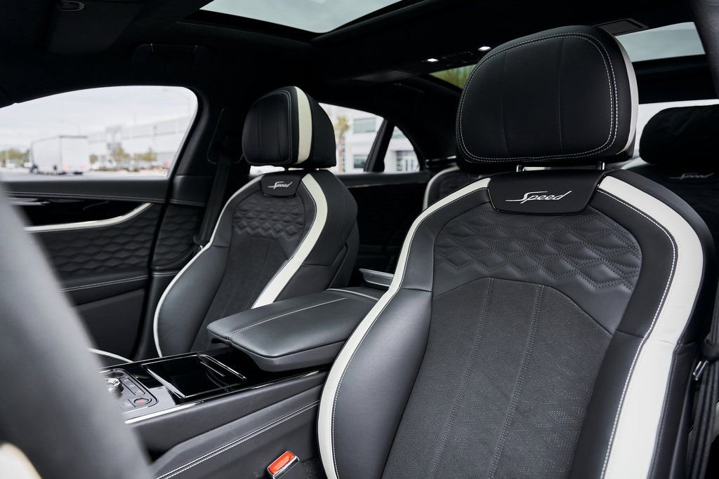 Used 2025 Bentley Flying Spur Plug-In Hybrid image 47