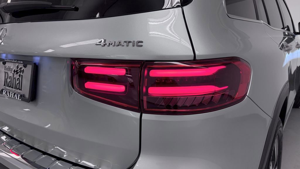 Certified 2025 Mercedes-Benz GLB 250 4MATIC image 11