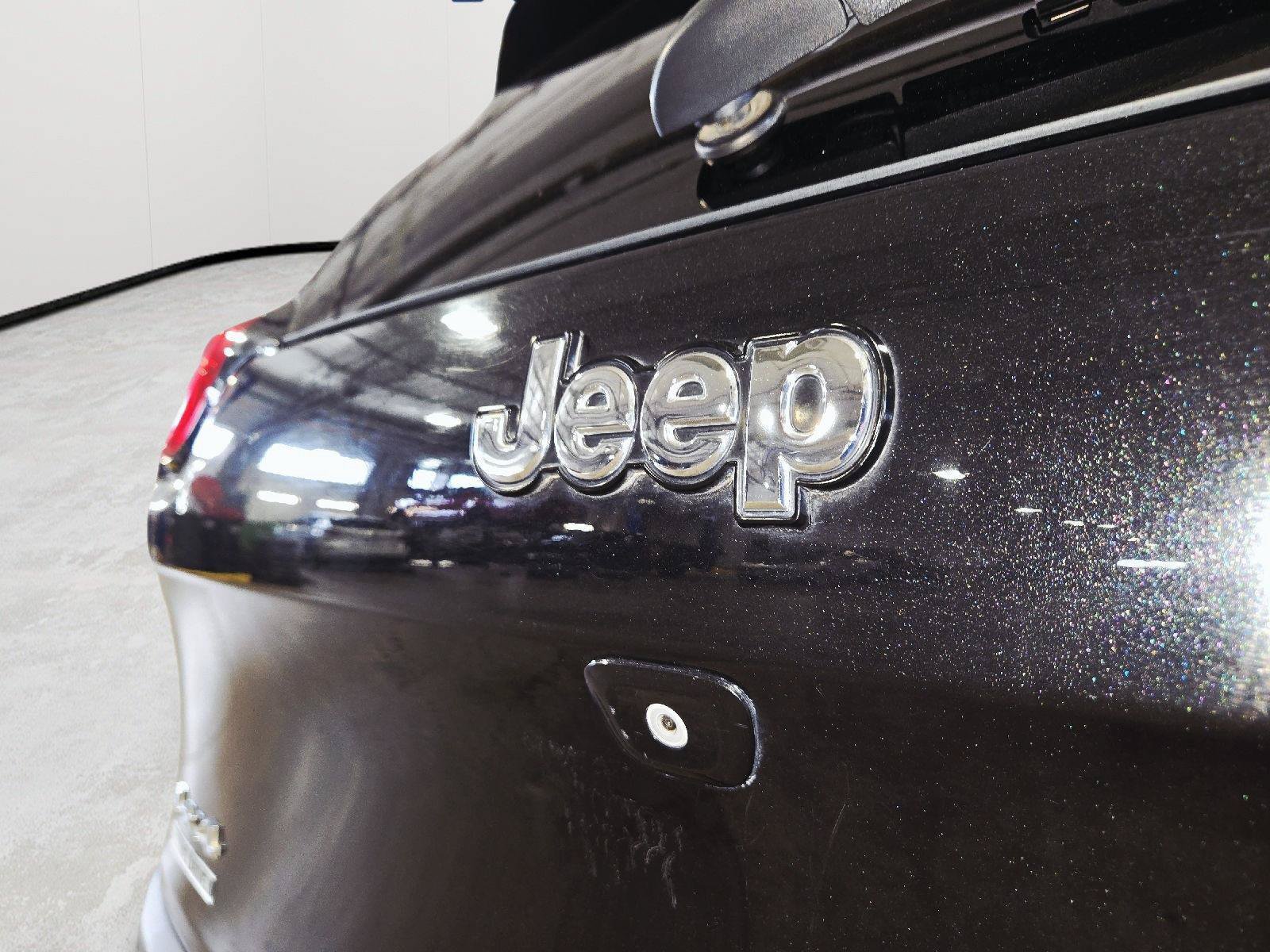 Used 2014 Jeep Cherokee Limited w/ Luxury Group AWD/4WD image 48