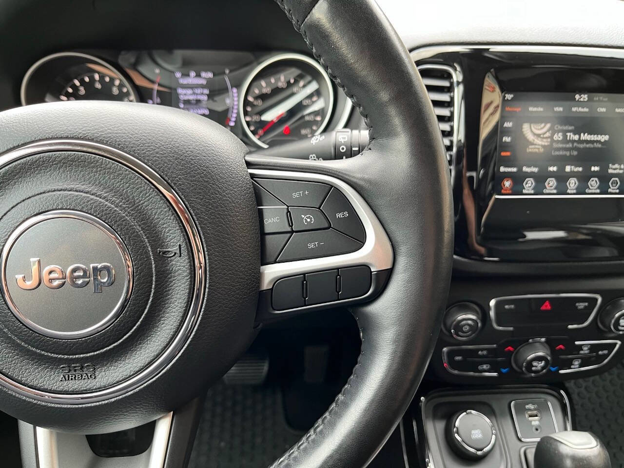 Used 2019 Jeep Compass Latitude image 18