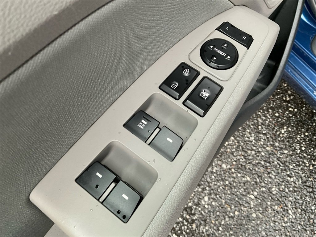 Used 2017 Hyundai Elantra SE image 27