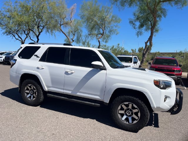 Used 2018 Toyota 4Runner TRD Off-Road AWD/4WD image 9