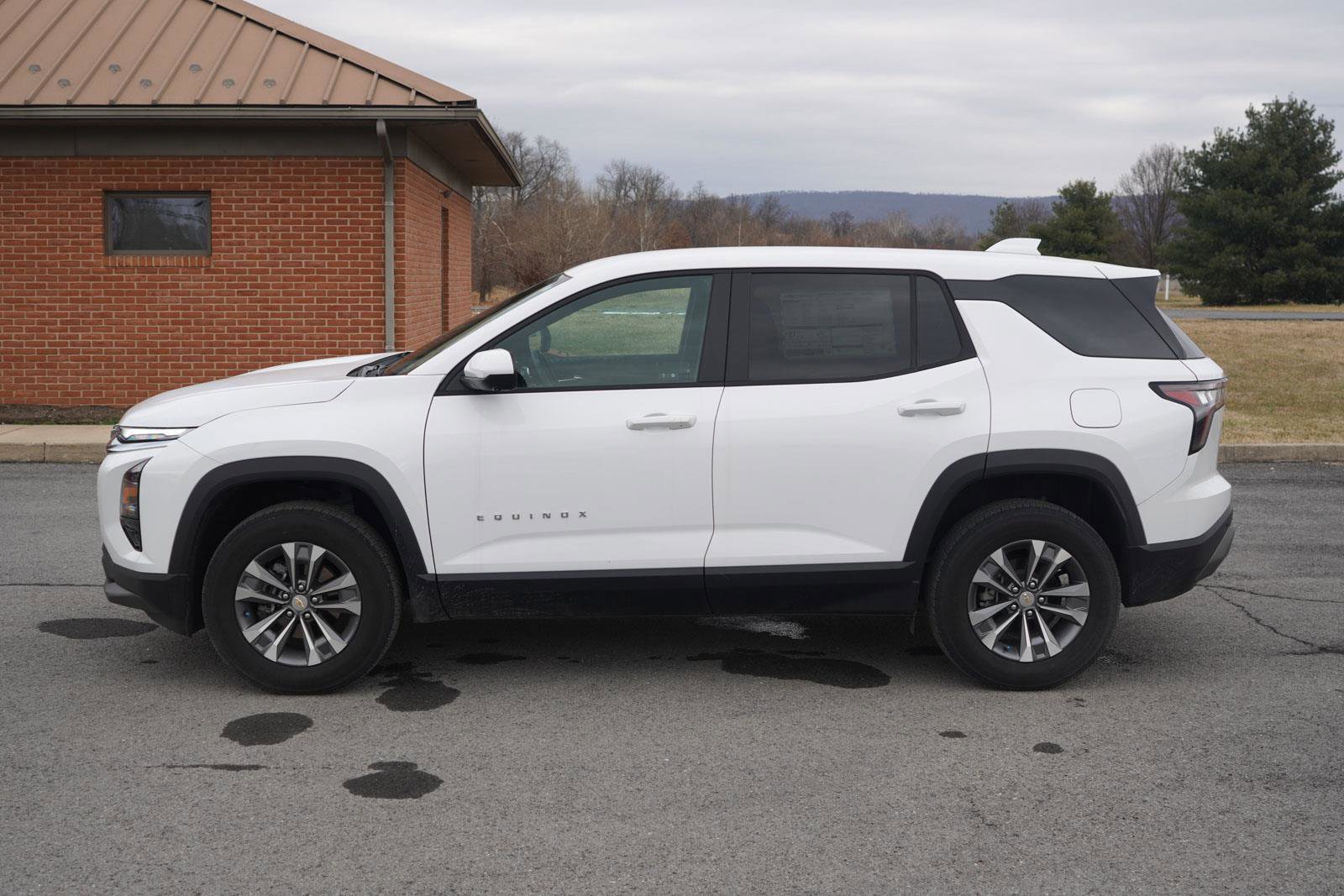 New 2025 Chevrolet Equinox LT w/ Safety and Technology Package image 7
