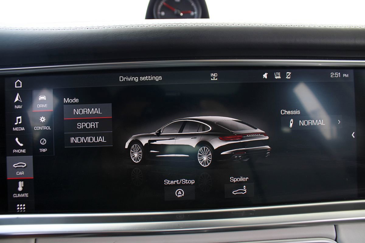 Used 2018 Porsche Panamera 4 AWD/4WD image 37