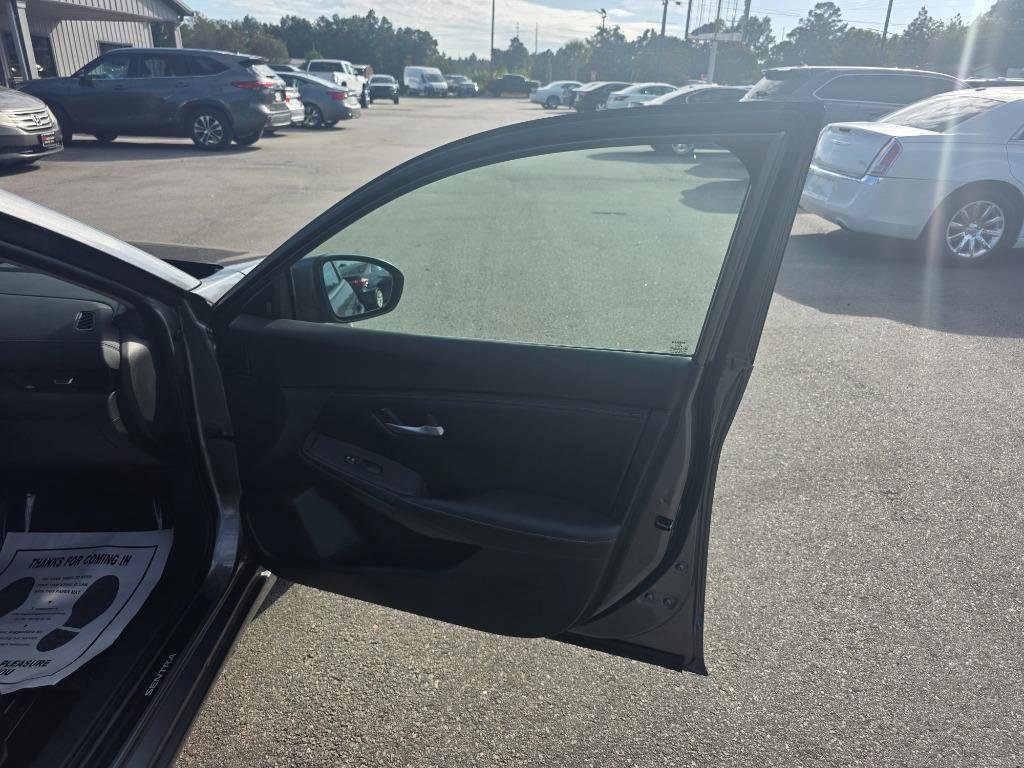 Used 2022 Nissan Sentra SV FWD image 11