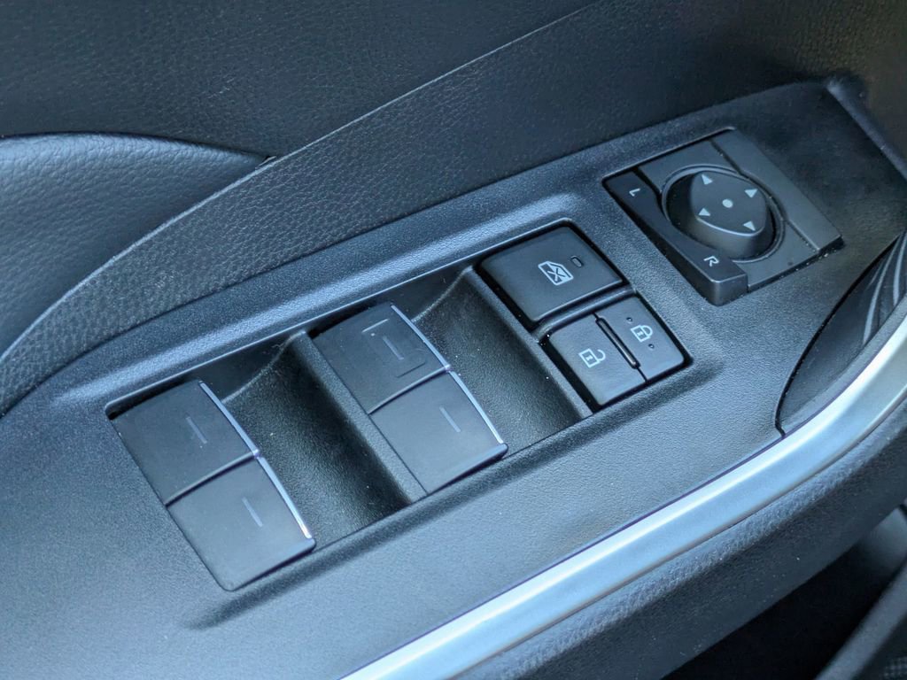 Used 2025 Toyota RAV4 XLE FWD image 23