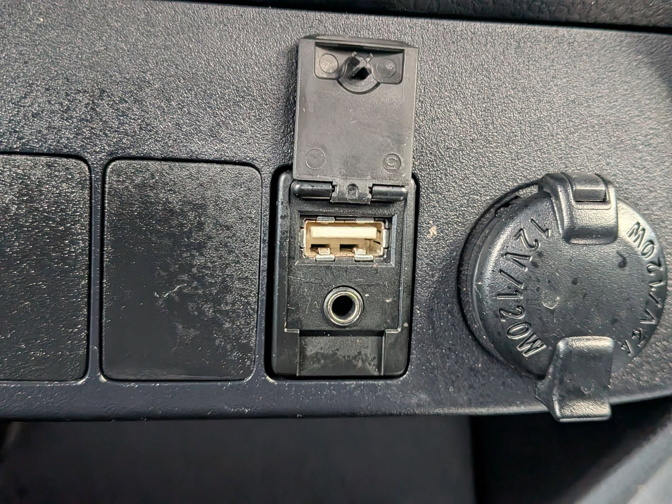 Used 2018 Toyota RAV4 SE w/ Power Extra Value Package image 22