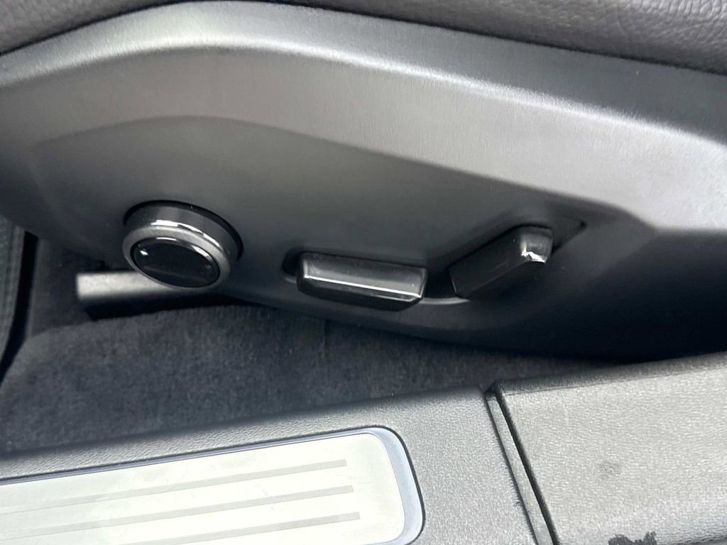 Certified 2024 Volvo V90 B6 Cross Country Plus image 18