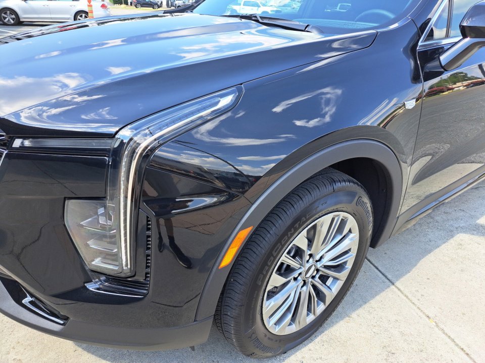 Certified 2025 Cadillac XT4 Premium Luxury image 23