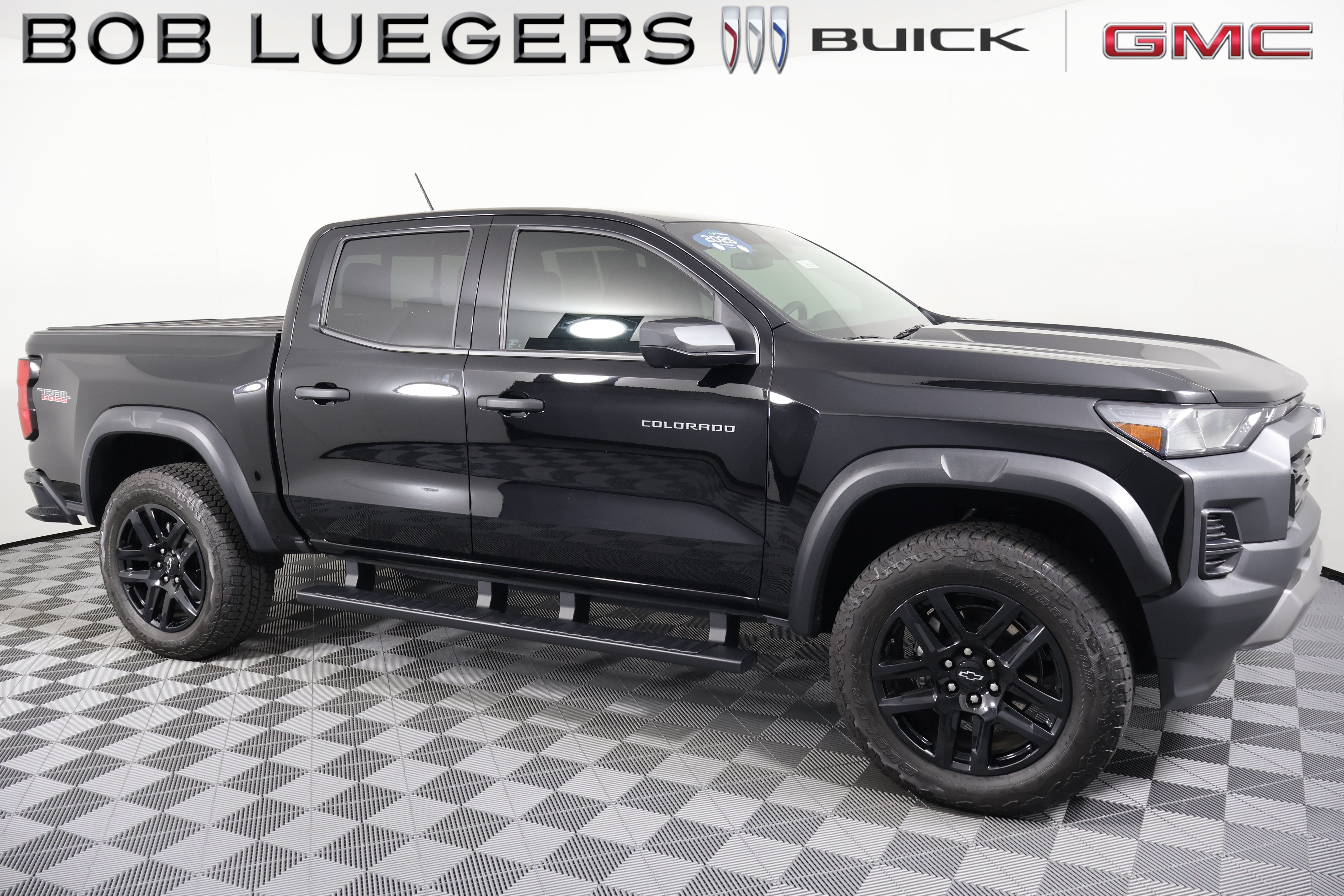 Certified 2025 Chevrolet Colorado Trail Boss AWD/4WD image 2