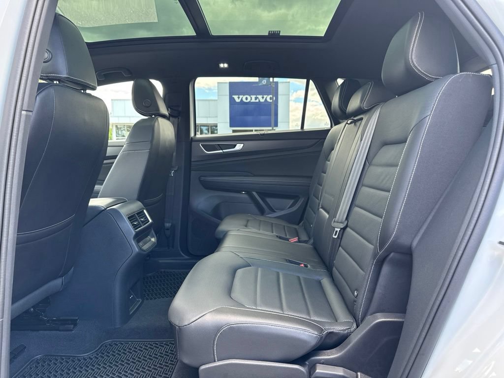 Used 2024 Volkswagen Atlas Cross Sport SEL R-Line AWD/4WD image 5