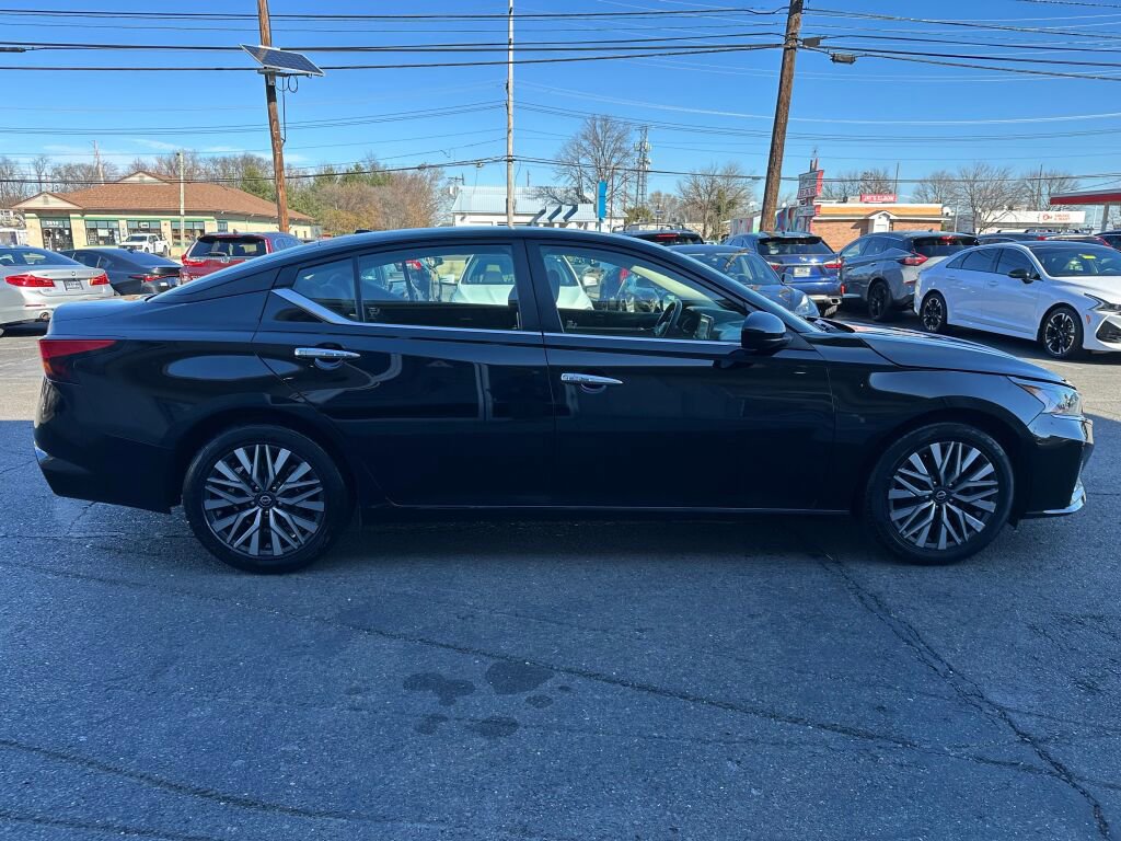 Used 2023 Nissan Sentra SR w/ SR Premium Package image 8