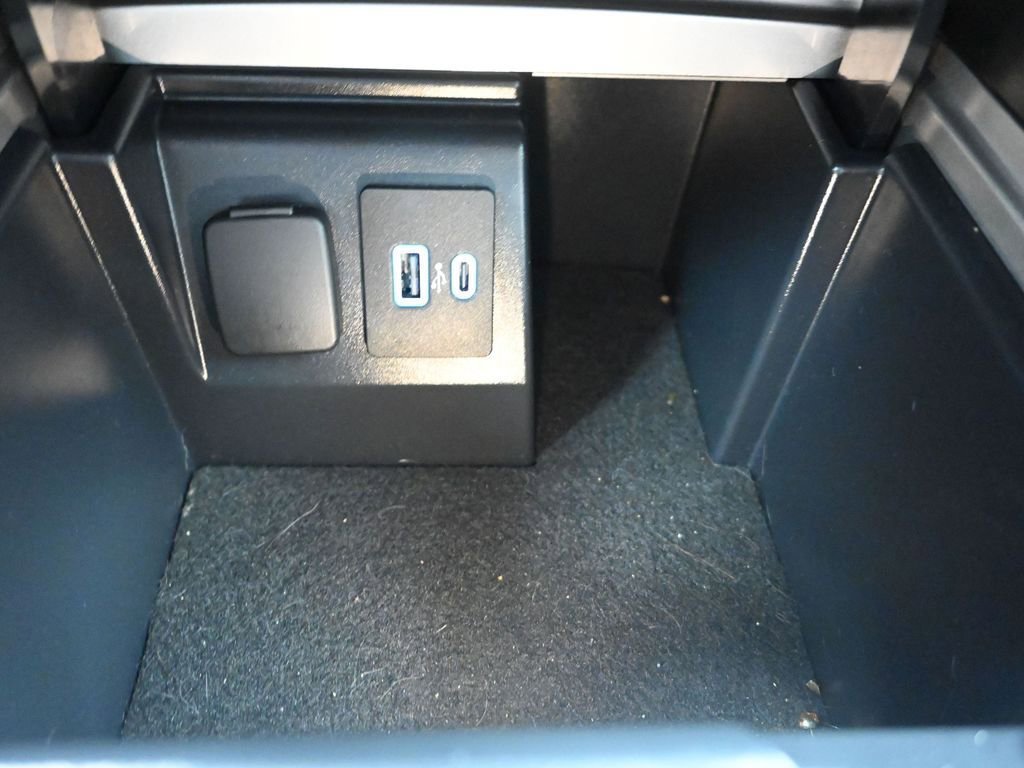 Used 2023 Ford Explorer Limited image 22