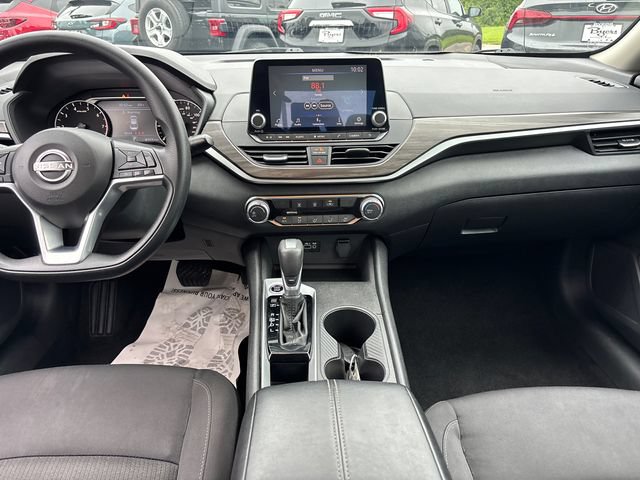 Used 2025 Nissan Altima 2.5 SV FWD image 10
