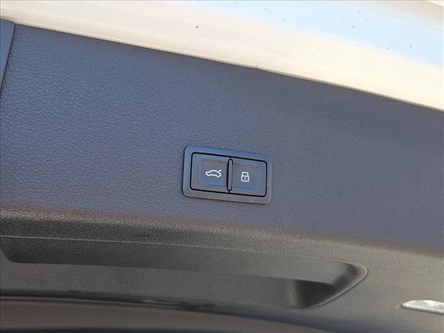 Used 2023 Audi e-tron Premium Plus w/ Premium Plus Package AWD/4WD image 7