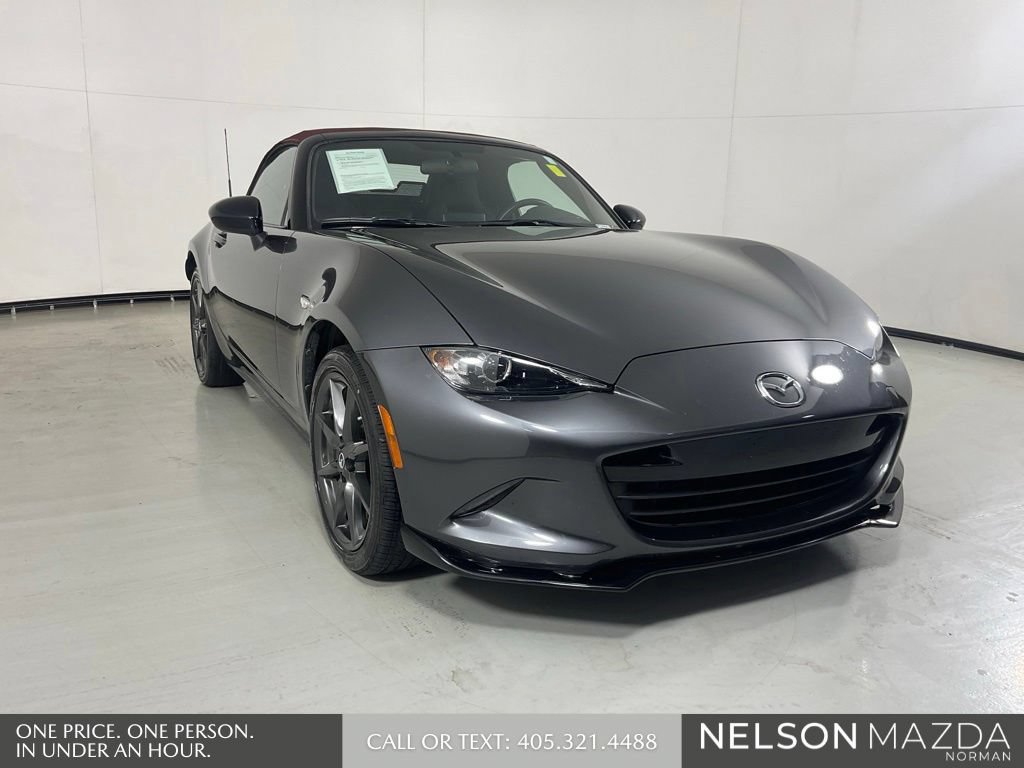 Used 2018 MAZDA MX-5 Miata Club RWD image 3