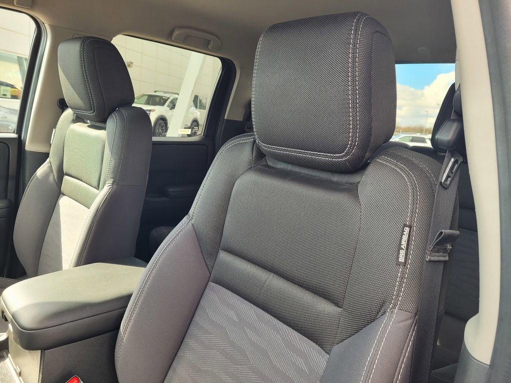 Used 2023 Nissan Frontier SV image 12