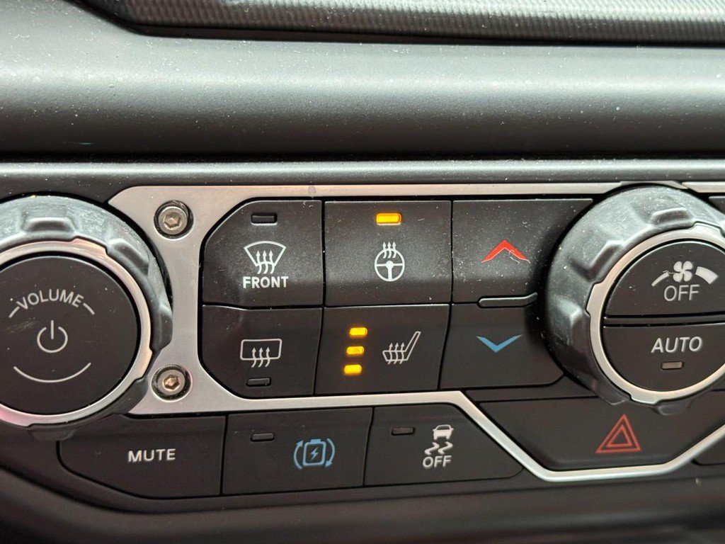 Used 2023 Jeep Wrangler Unlimited Sahara AWD/4WD image 23