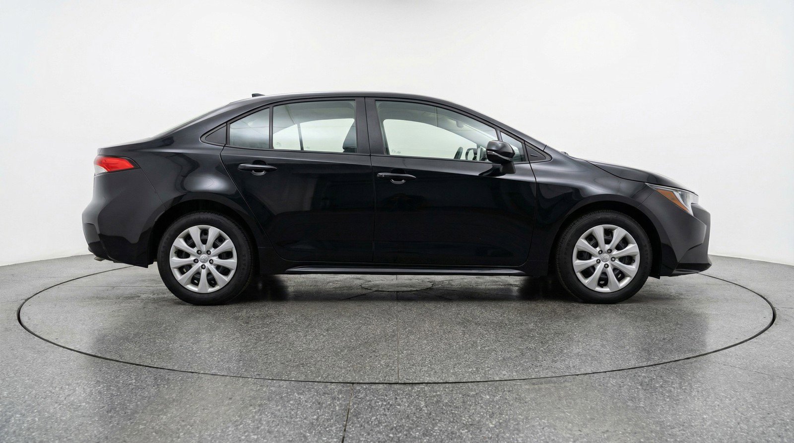 Used 2025 Toyota Corolla LE FWD image 11
