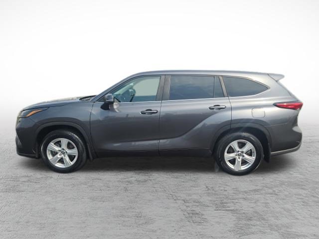 Used 2023 Toyota Highlander L AWD/4WD image 9