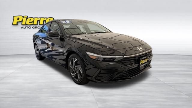 Used 2025 Hyundai Elantra Limited FWD image 6