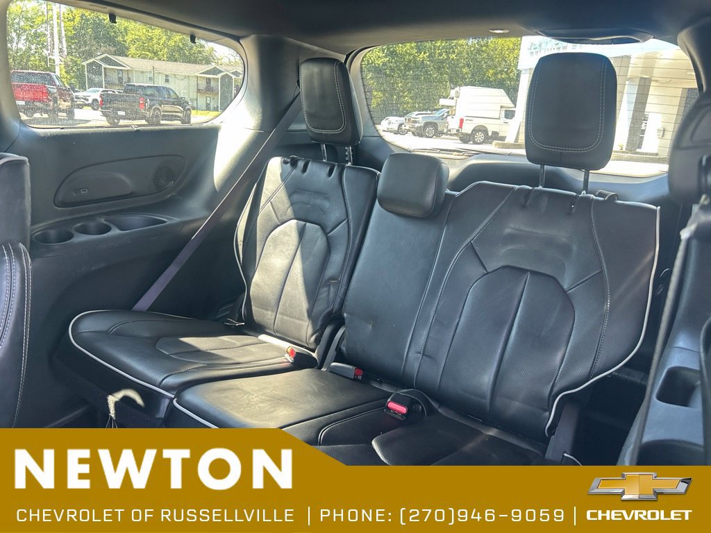 Used 2025 Chrysler Pacifica Limited FWD image 12