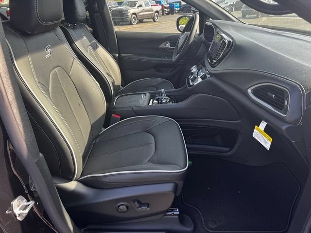 New 2027 Chrysler Pacifica Limited AWD/4WD image 14