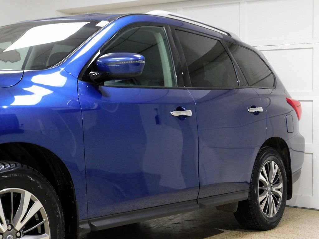 Used 2018 Nissan Pathfinder SV image 18