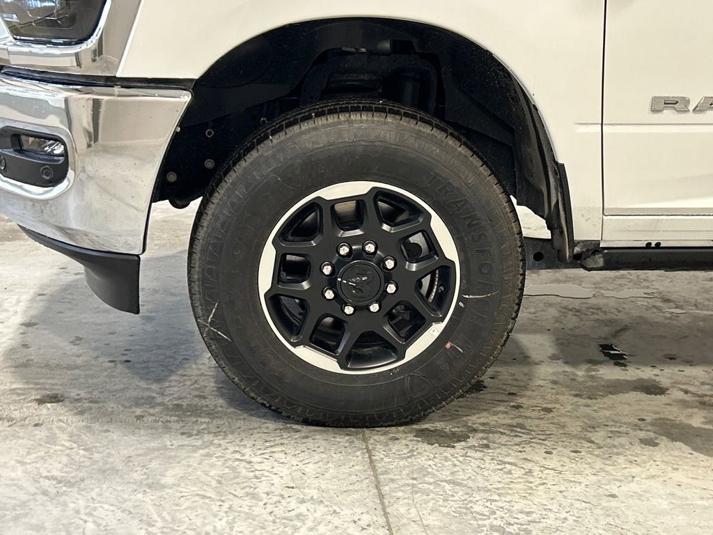 New 2025 RAM 2500 Laramie AWD/4WD image 11