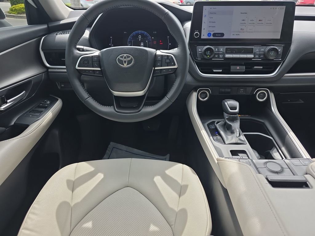 Used 2024 Toyota Grand Highlander AWD image 19