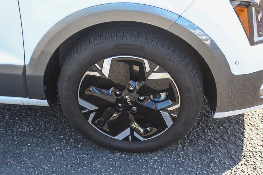 Used 2024 Kia Niro Wave w/ Wave Preserve Package FWD image 12