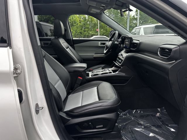 Certified 2022 Ford Explorer XLT w/ Equipment Group 202A AWD/4WD image 34