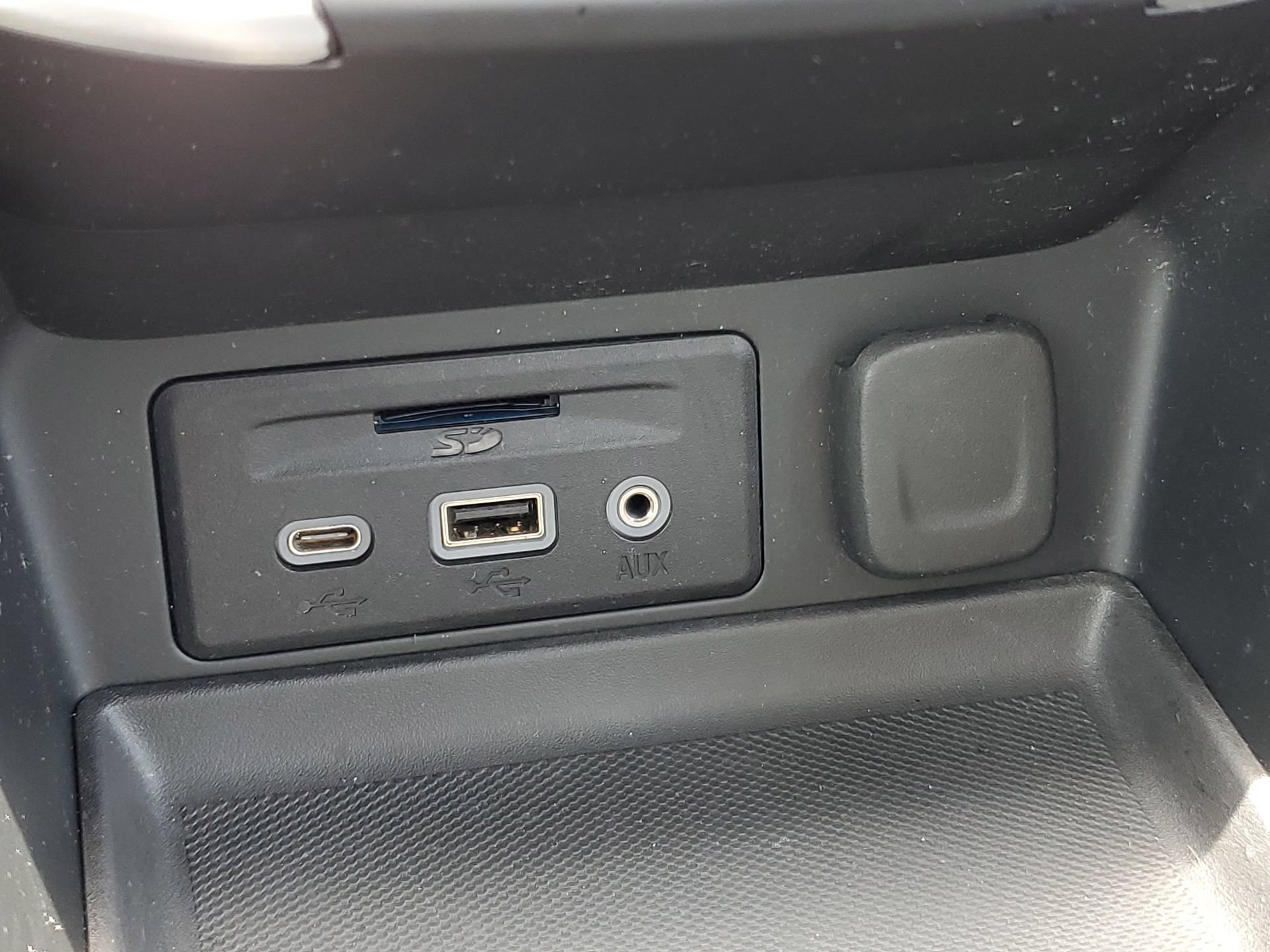 Used 2022 GMC Terrain SLT w/ LPO, Floor Liner Package FWD image 31