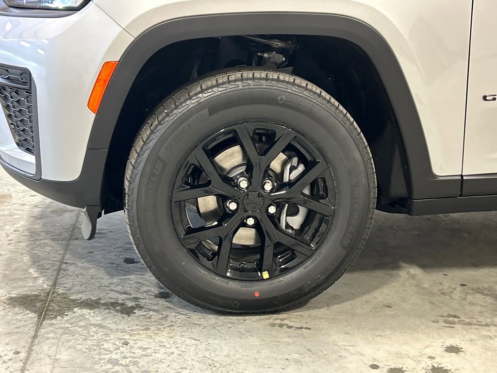 New 2026 Jeep Grand Cherokee Altitude AWD/4WD image 11