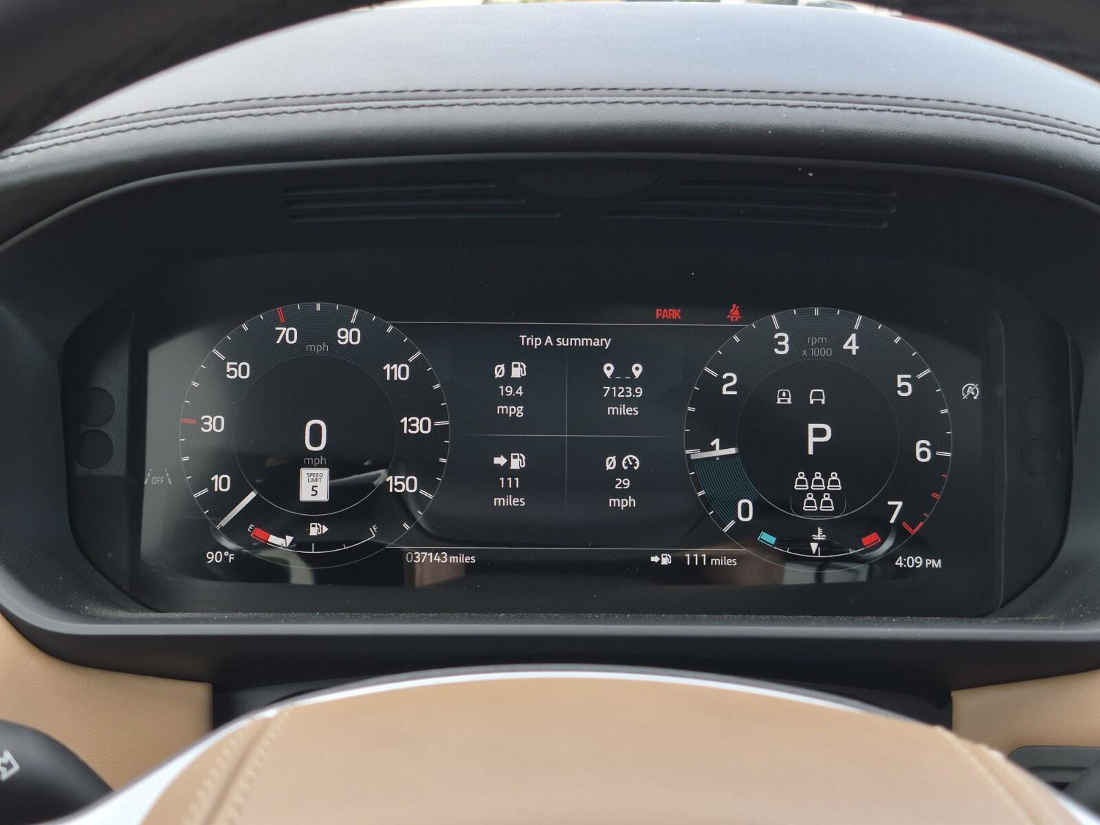 Used 2024 Land Rover Discovery Metropolitan Edition AWD/4WD image 26