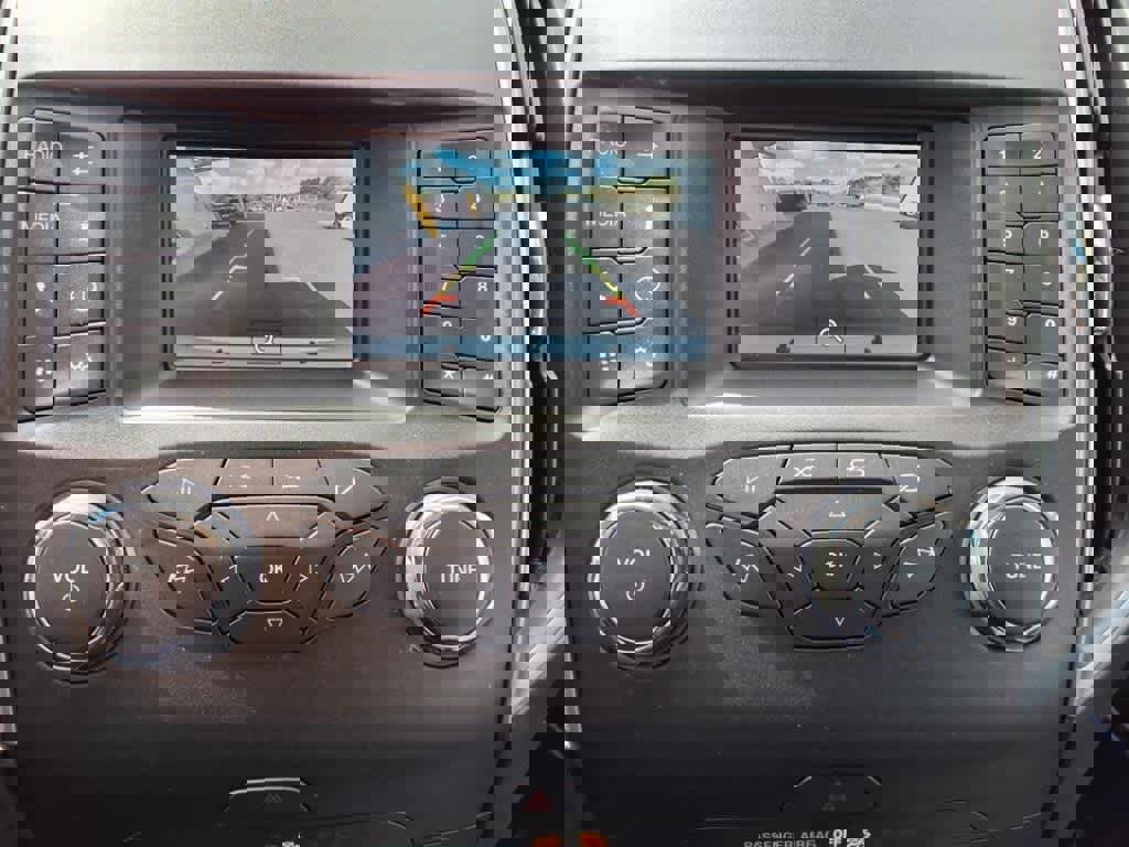 Used 2019 Ford Edge SE image 18