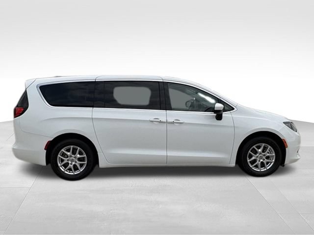 Used 2023 Chrysler Voyager LX FWD image 20