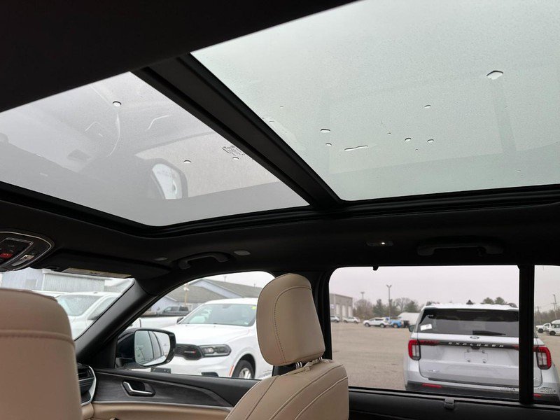 Used 2025 Jeep Grand Cherokee Limited w/ Luxury Tech Group II image 11