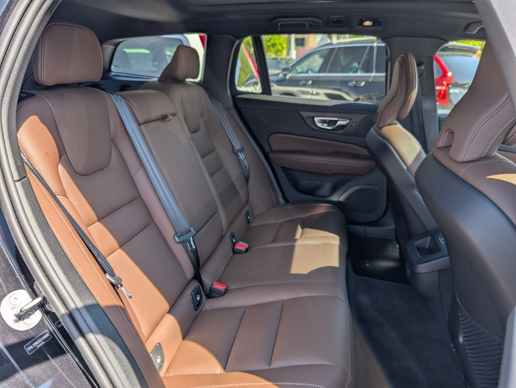 Used 2025 Volvo V60 B5 Cross Country Plus image 28