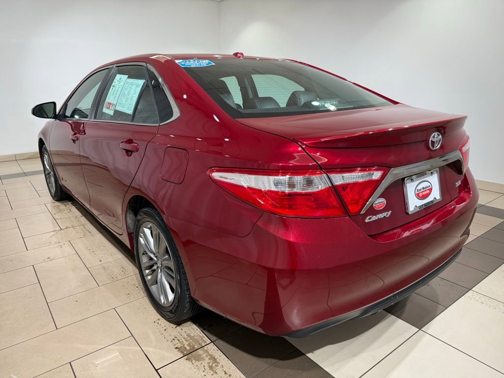 Used 2017 Toyota Camry SE image 4
